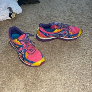 Size 9, Ascis